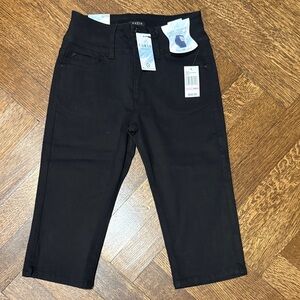 Curve Creator Capri Pants